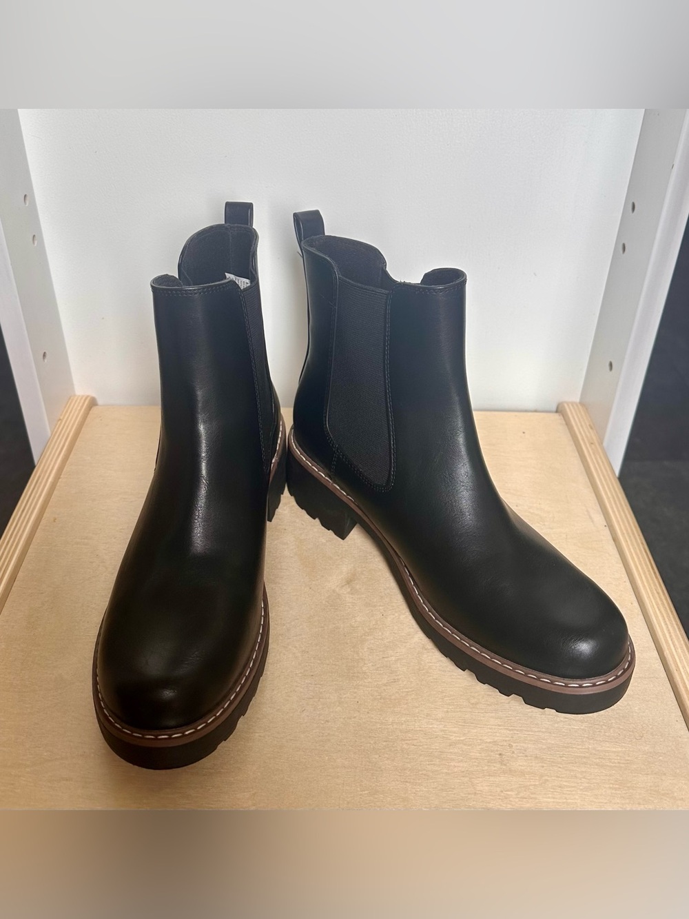 Universal Thread Celina Black Chelsea Boots - Size 8.5 (NWOT)